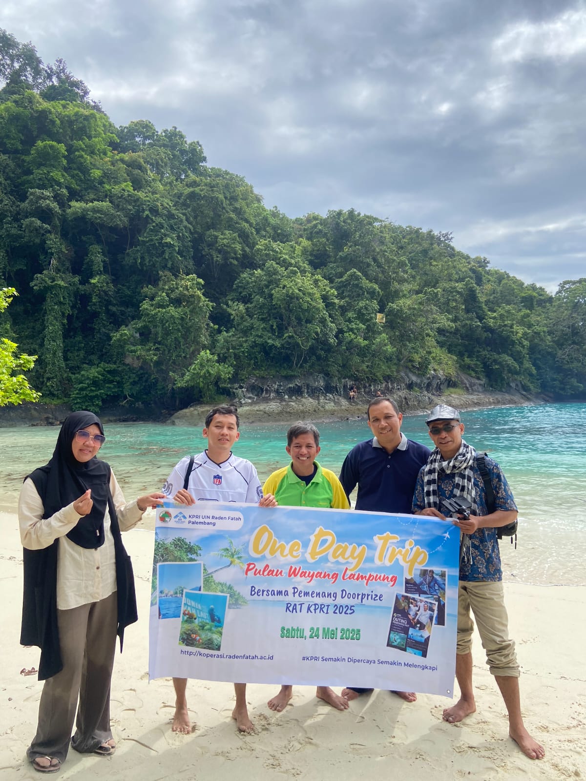 KPRI UIN Raden Fatah Realisasikan One Day Trip Pulau Wayang Lampung bersama Pemenang Doorprize RAT 2025